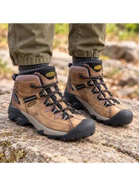 KEEN Targhee II Mid Waterproof Men’s Hiking Boots Size 10 Brown